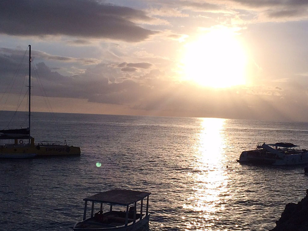 Sunset in Negril (Photo by Teddy)